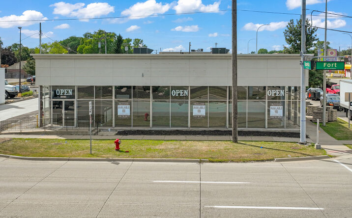 Pictures of Retail property located at 15010 Fort St, Southgate, MI 48195 for lease - image #1