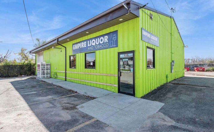 Pictures of Retail, Office property located at 830 Robins Rd, Hiawatha, IA 52233 for lease - image #1