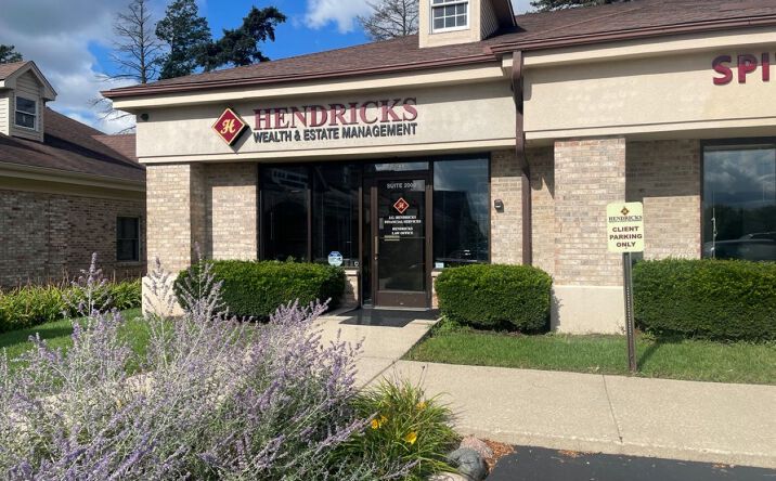 Pictures of Retail, Office property located at 650 Spring Hill Ring Rd, West Dundee, IL 60118 for lease - image #1