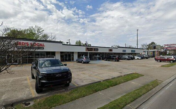 Pictures of Retail property located at 656 Jefferson Hwy, Baton Rouge, LA 70806 for lease - image #1