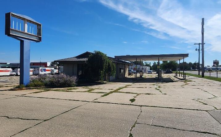 Pictures of Retail, Office property located at 1724 S Center Street, Marshalltown, IA 50158 for lease - image #1