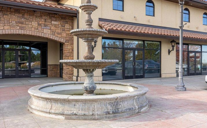 Pictures of Retail property located at 910 S Columbia Center Blvd, Kennewick, WA 99336 for lease - image #1