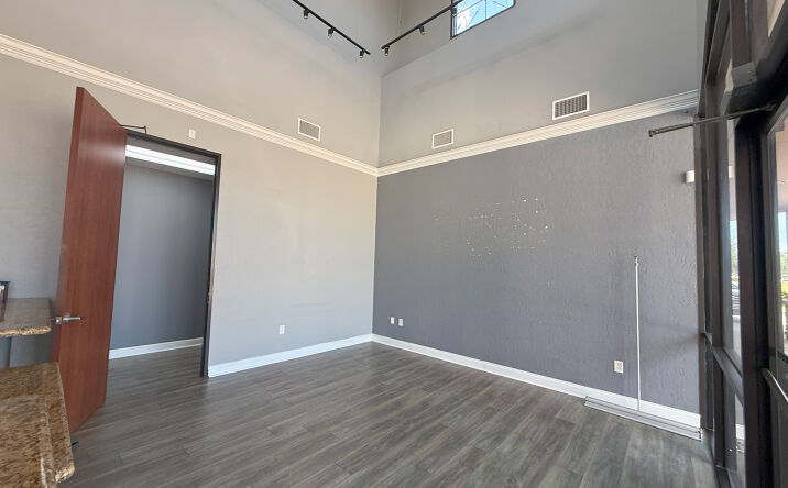 Pictures of Retail, Office, Special Purpose property located at 4802 East Sam Houston Pkwy S, Pasadena, TX 77505 for lease - image #1