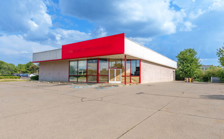 Pictures of Retail property located at 2880 Florence Blvd, Florence, AL 35630 for lease - image #1