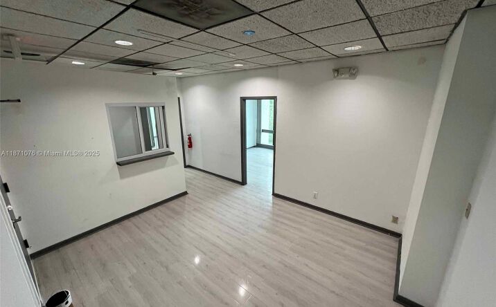 Pictures of Office property located at 5555 Hollywood Blvd # 301, Hollywood, FL 33021 for lease - image #1