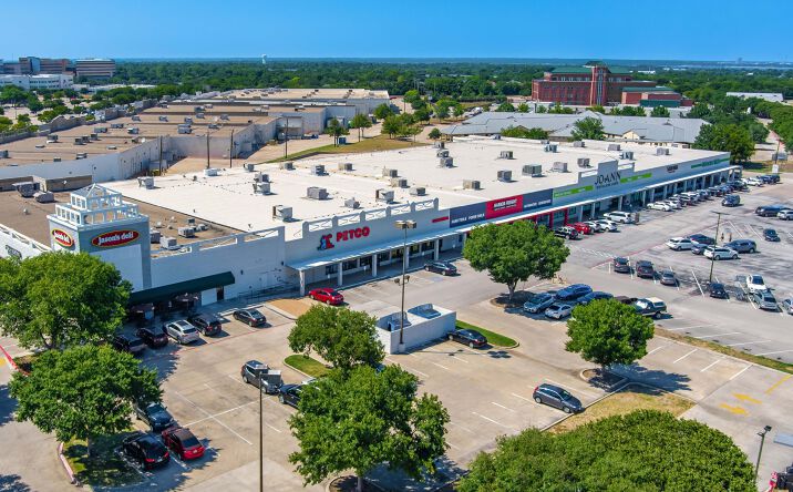 Pictures of Retail property located at 1250 William D Tate Ave, Grapevine, TX 76051 for lease - image #1