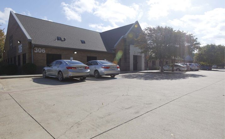 Pictures of Office property located at 306 E Randol Mill Rd, Arlington, TX 76011 for lease - image #1