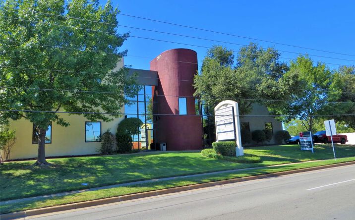 Pictures of Office property located at 2921 Brown Trail, Bedford, TX 76021 for lease - image #1