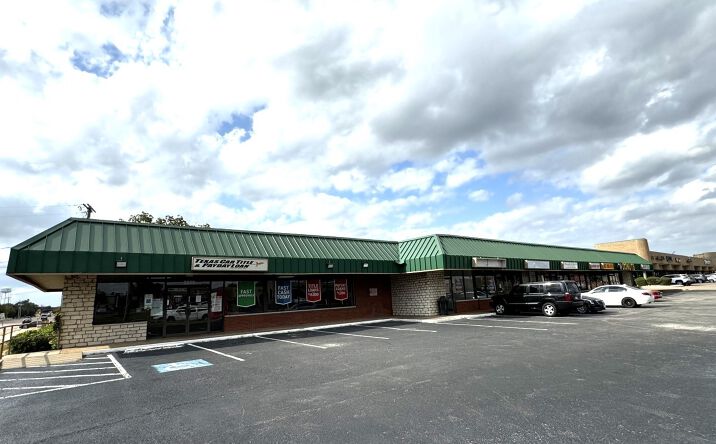 Pictures of Retail property located at 2218 S Bowen Rd, Pantego, TX 76013 for lease - image #1