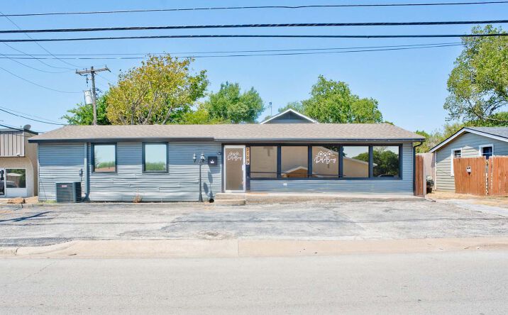 Pictures of Office, Special Purpose property located at 3109 Roberts Cut Off Rd, Lake Worth, TX 76114 for lease - image #1