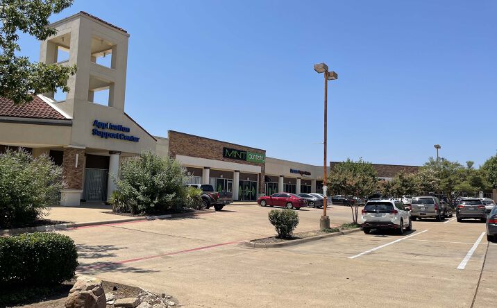 Pictures of Retail property located at 1100 E Pleasant Run Rd, DeSoto, TX 75115 for lease - image #1