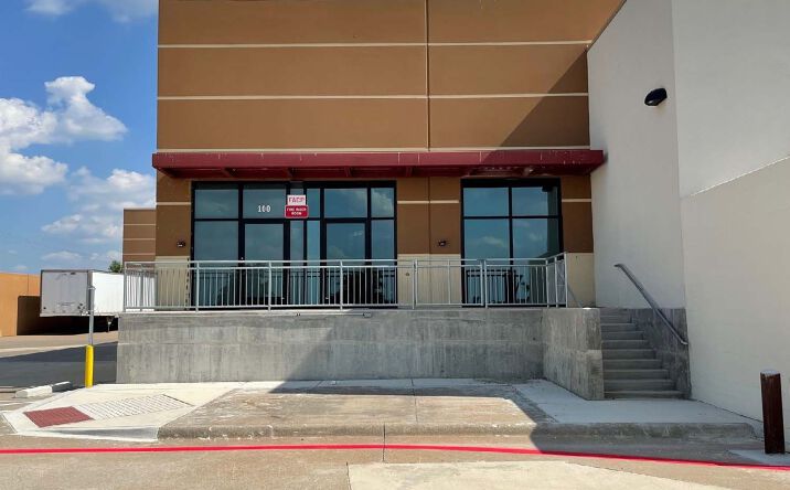 Pictures of Retail property located at 148 I-20, Weatherford, TX 76086 for lease - image #1