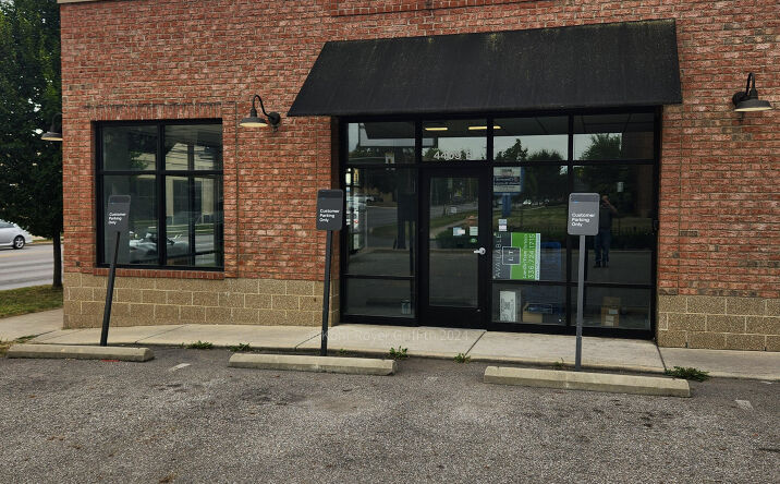 Pictures of Retail property located at 4409 N High St, Columbus, OH 43214 for lease - image #1
