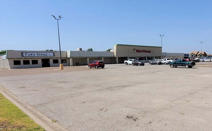 Pictures of Retail, Industrial property located at 1203-1603 W. Ennis Ave, Ennis, TX 75119 for lease - image #1