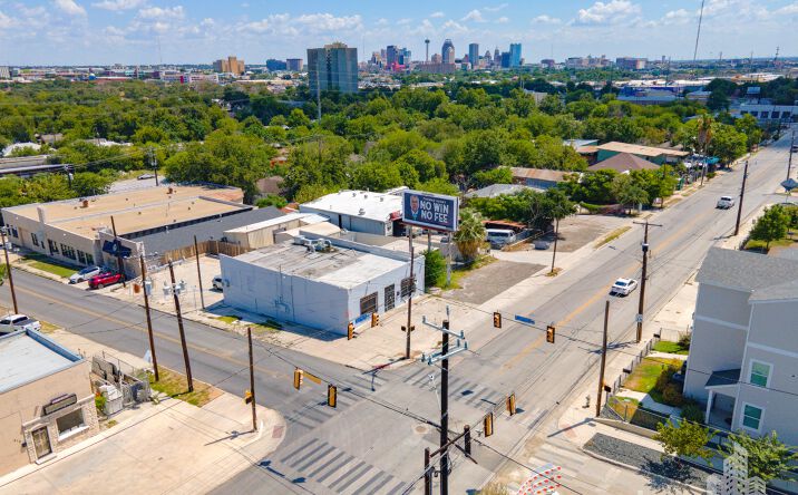 Pictures of Retail, Restaurant property located at 320 Blanco Rd, San Antonio, TX 78212 for lease - image #1