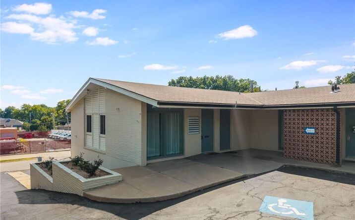 Pictures of Office property located at 5140 N Antioch Ste 2 Road, Kansas City, MO 64119 for lease - image #1