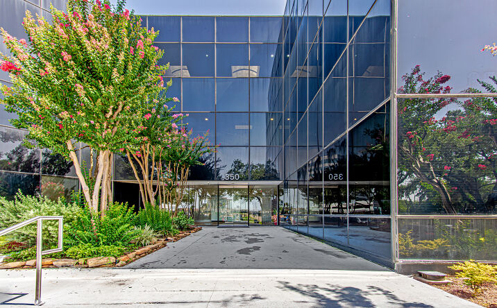 Pictures of Retail, Office property located at 350 Glenborough Dr, Houston, TX 77067 for lease - image #1