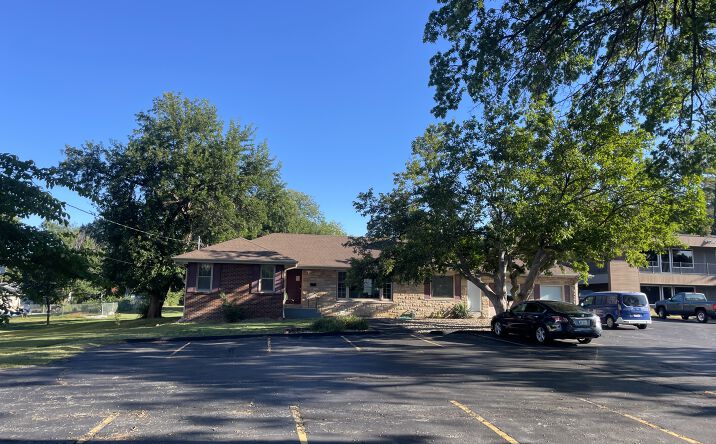 Pictures of Office property located at 1011 Grand Ave, West Des Moines, IA 50265 for lease - image #1