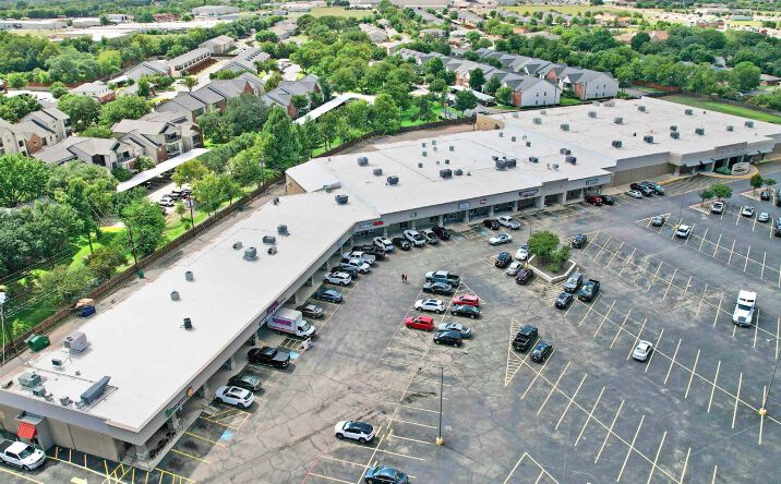 Pictures of Retail, Office, Restaurant property located at 2100 N Main St, Belton, TX 76513 for lease - image #1