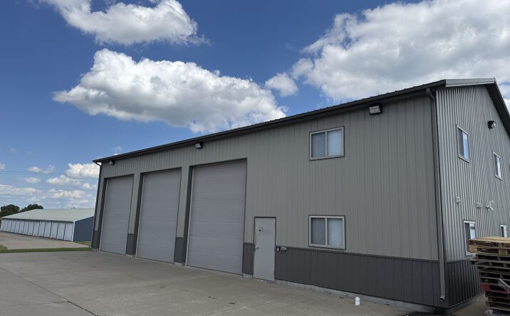 Pictures of Industrial property located at 2294 Trent St, Le Claire, IA 52753 for lease - image #1