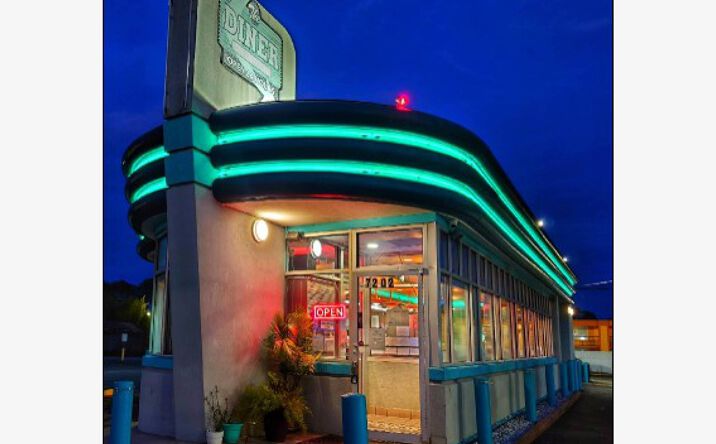 Pictures of Restaurant property located at 7202 Abercorn St, Savannah, GA 31406 for lease - image #1