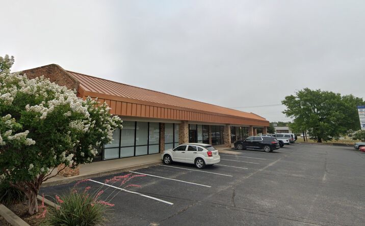 Pictures of Retail, Office, Restaurant property located at 700 W Bedford Euless Rd, Hurst, TX 76053 for lease - image #1