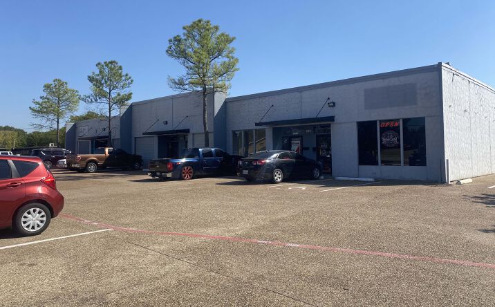 Pictures of Retail, Office, Industrial property located at 4100 Haltom Rd, Haltom City, TX 76117 for lease - image #1