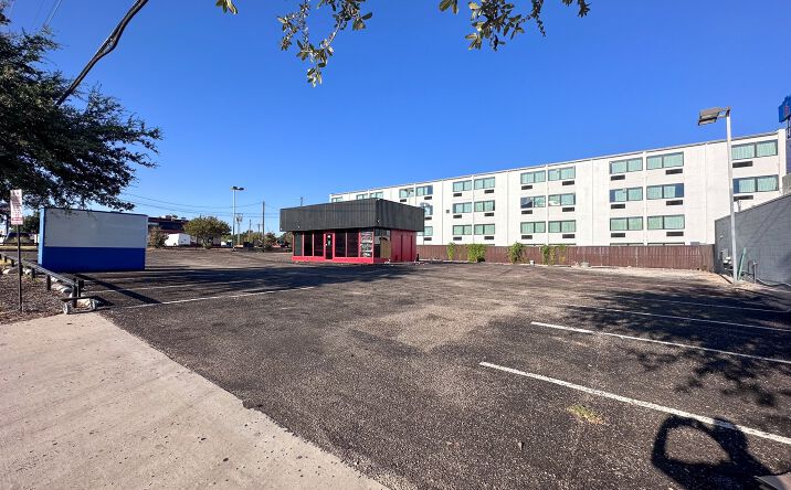 Pictures of Retail, Land property located at 908 N Collins St, Arlington, TX 76011 for lease - image #1
