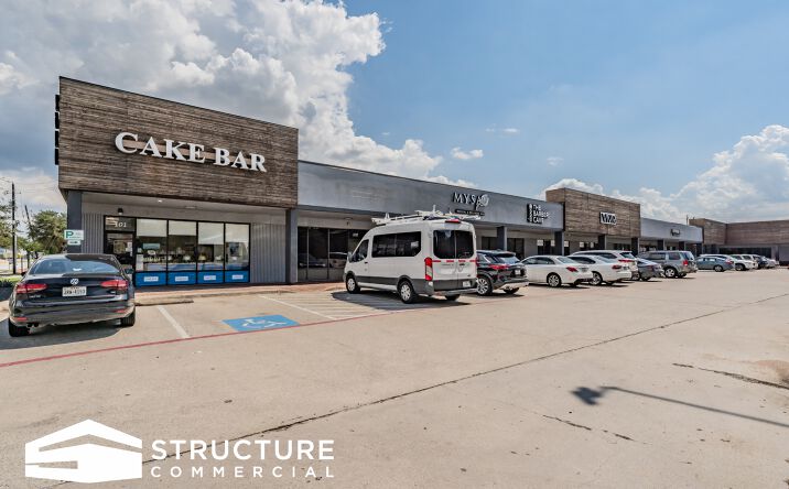 Pictures of Retail property located at 2629 N Stemmons Fwy, Dallas, TX 75207 for lease - image #1
