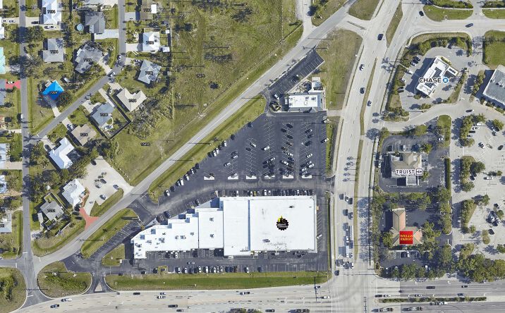 Pictures of Retail property located at 15455-501 Old Mcgregor Blvd, Fort Myers, FL 33908 for lease - image #1