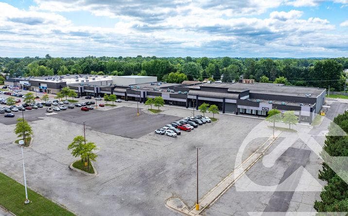 Pictures of Retail, Office, Industrial property located at 359 – 425 Summit Drive, Waterford, MI 48328 for lease - image #1