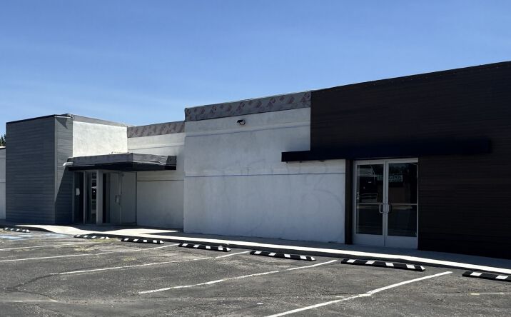 Pictures of Retail property located at 7100 Menaul Blvd NE, Albuquerque, NM 87110 for lease - image #1