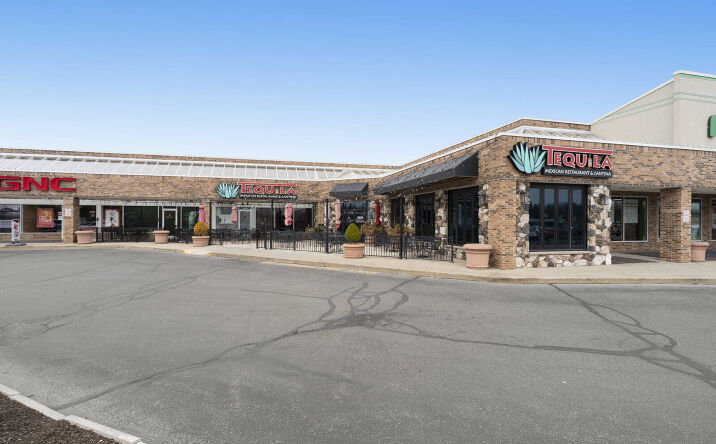 Pictures of Retail property located at 3660 W Jefferson Blvd, Fort Wayne, IN 46804 for lease - image #1