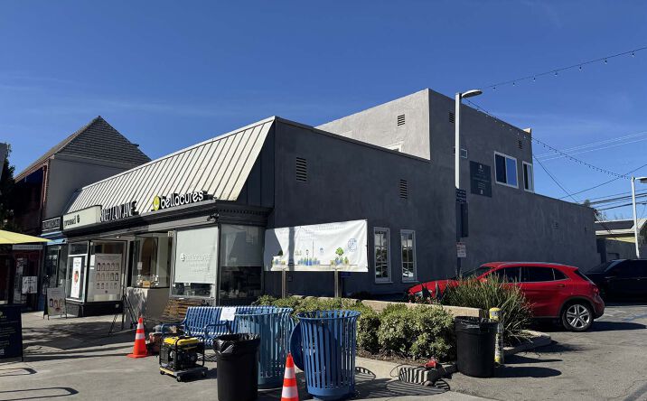 Pictures of Office property located at 201 N Larchmont Blvd, Los Angeles, CA 90004 for lease - image #1