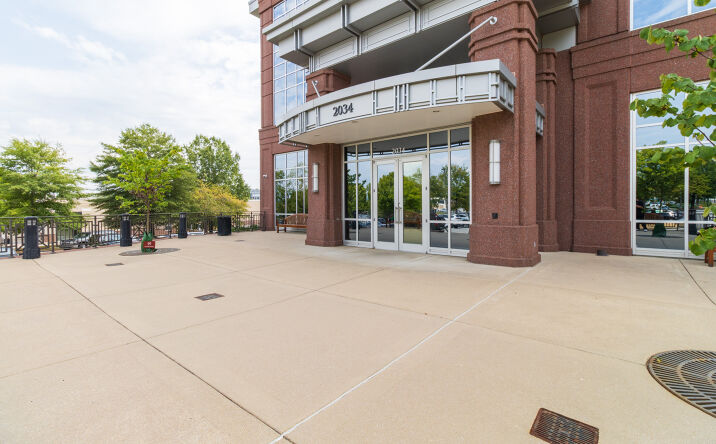 Pictures of Office property located at 2034 Hamilton Pl Blvd, Chattanooga, TN 37421 for lease - image #1