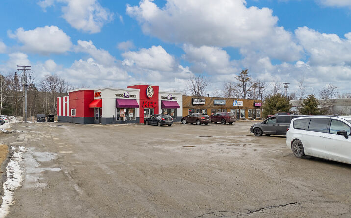Pictures of Retail property located at 369 Wilton Rd, Farmington, ME 04938 for lease - image #1
