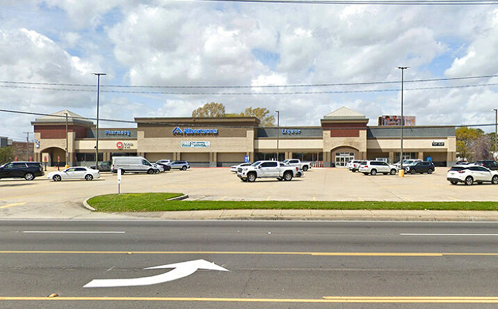 Pictures of Retail property located at 2950 College Dr, Baton Rouge, LA 70808 for lease - image #1