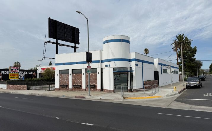 Pictures of Retail, Office property located at 7525 Topanga Canyon Blvd, Los Angeles, CA 91303 for lease - image #1