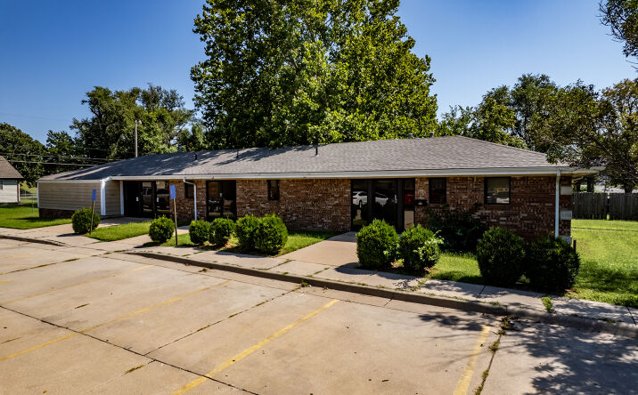 Pictures of Office property located at 1332 N Cleveland, Wichita, KS 67214 for lease - image #1