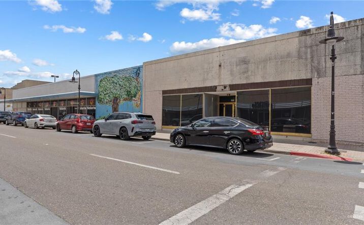 Pictures of Office, Restaurant, Retail property located at 900 Elizabeth Street, Brownsville, TX 78520 for lease - image #1