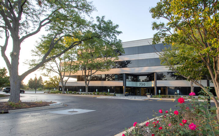Pictures of Office property located at 750 Warrenville Rd, Lisle, IL 60532 for lease - image #1