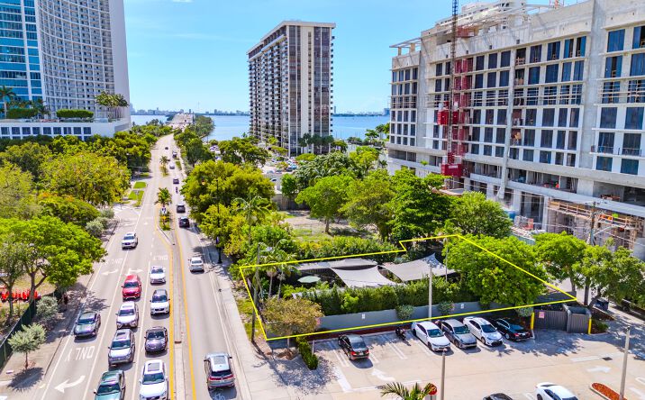 Pictures of Land property located at 400 NE 36th St, Miami, FL 33137 for lease - image #1