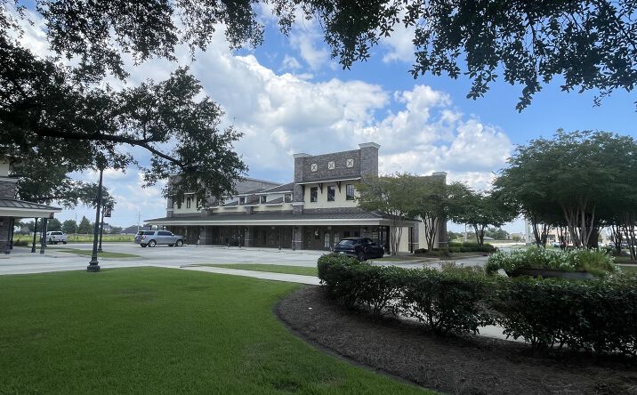 Pictures of Retail, Office property located at 5656 Nelson Rd, Lake Charles, LA 70605 for lease - image #1