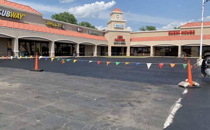 Pictures of Retail property located at 915 N Elm Pl, Broken Arrow, OK 74012 for lease - image #1
