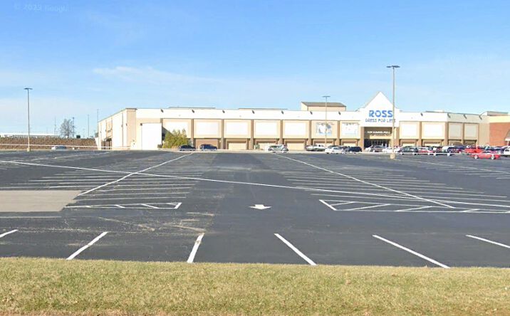 Pictures of Retail, Land, Restaurant property located at 200 Alton Square, Alton, IL 62002 for lease - image #1