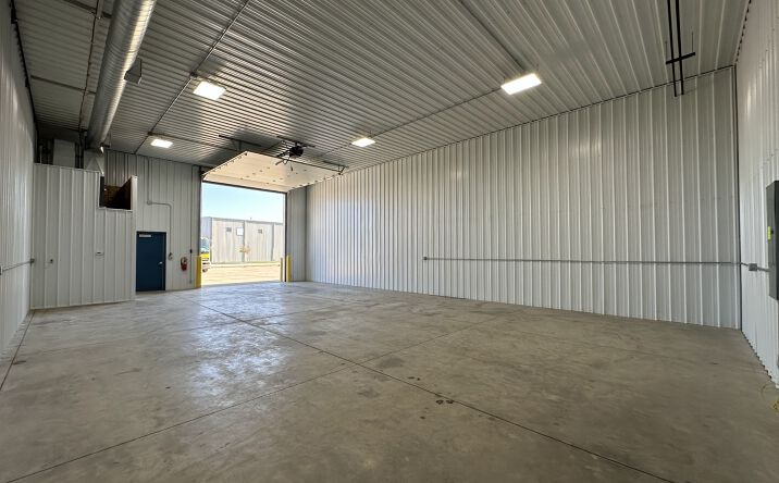 Pictures of Industrial property located at 3255 Moencks Ct, Bettendorf, IA 52722 for lease - image #1