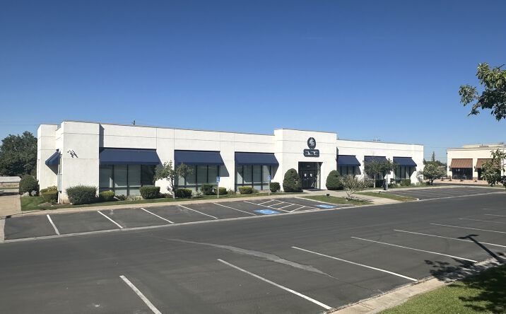 Pictures of Office property located at 1346 S Legend Hls Dr, Clearfield, UT 84015 for lease - image #1