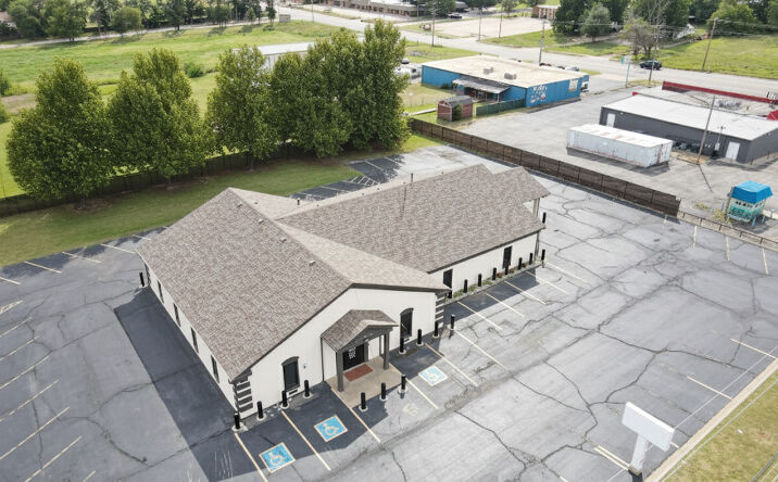 Pictures of Retail, Office property located at 1001 N Council Rd, Oklahoma City, OK 73127 for lease - image #1