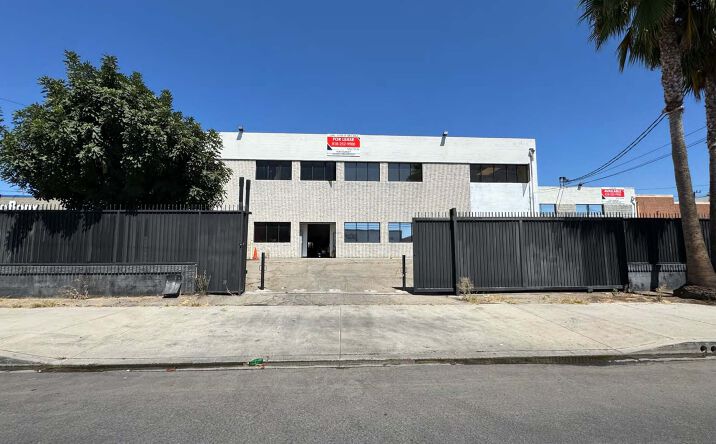 Pictures of Office, Industrial property located at 15929 Arminta Street, Los Angeles, CA 91406 for lease - image #1