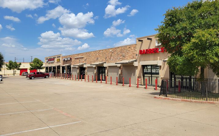 Pictures of Retail property located at 8438 Old Hickory Trail, Dallas, TX 75237 for lease - image #1